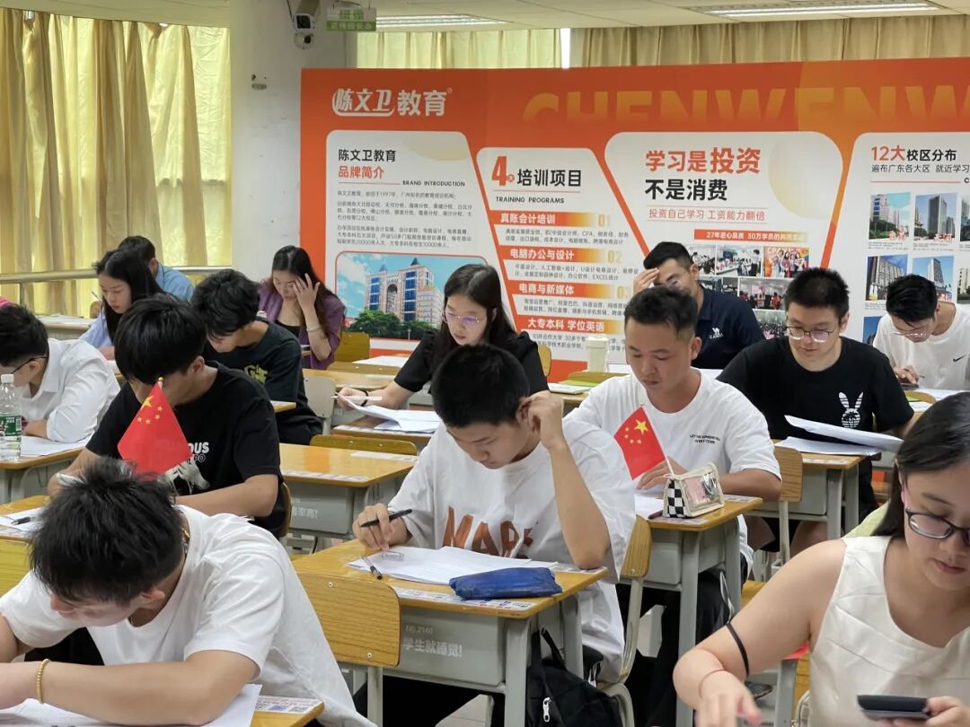 @全体成考生：10月1-8日线下万人模考，13所校区欢迎踊跃报名！